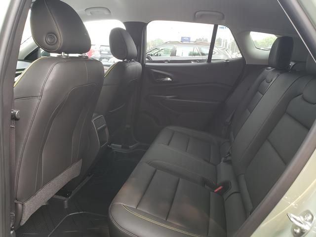 Used 2025 Chevrolet Trax ACTIV FWD image 12