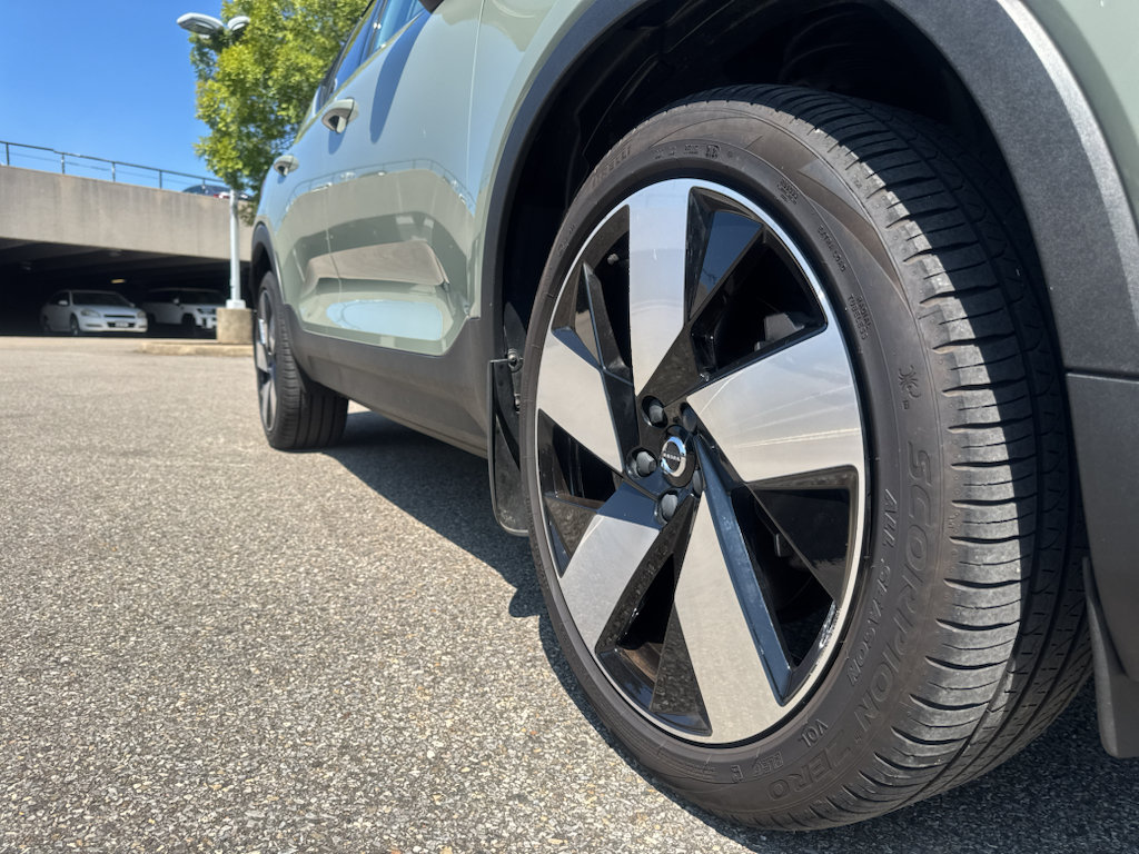 Used 2023 Volvo XC40 Recharge Ultimate w/ Protection Package Premier AWD/4WD image 7