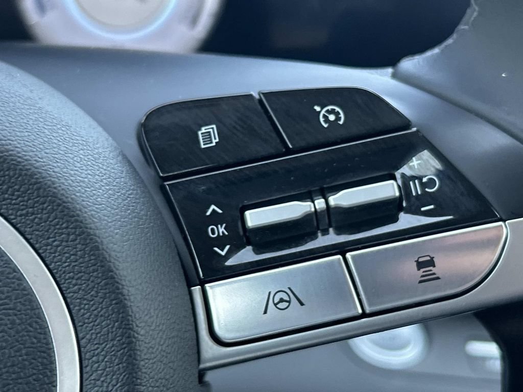 Certified 2023 Hyundai Elantra Limited FWD image 29