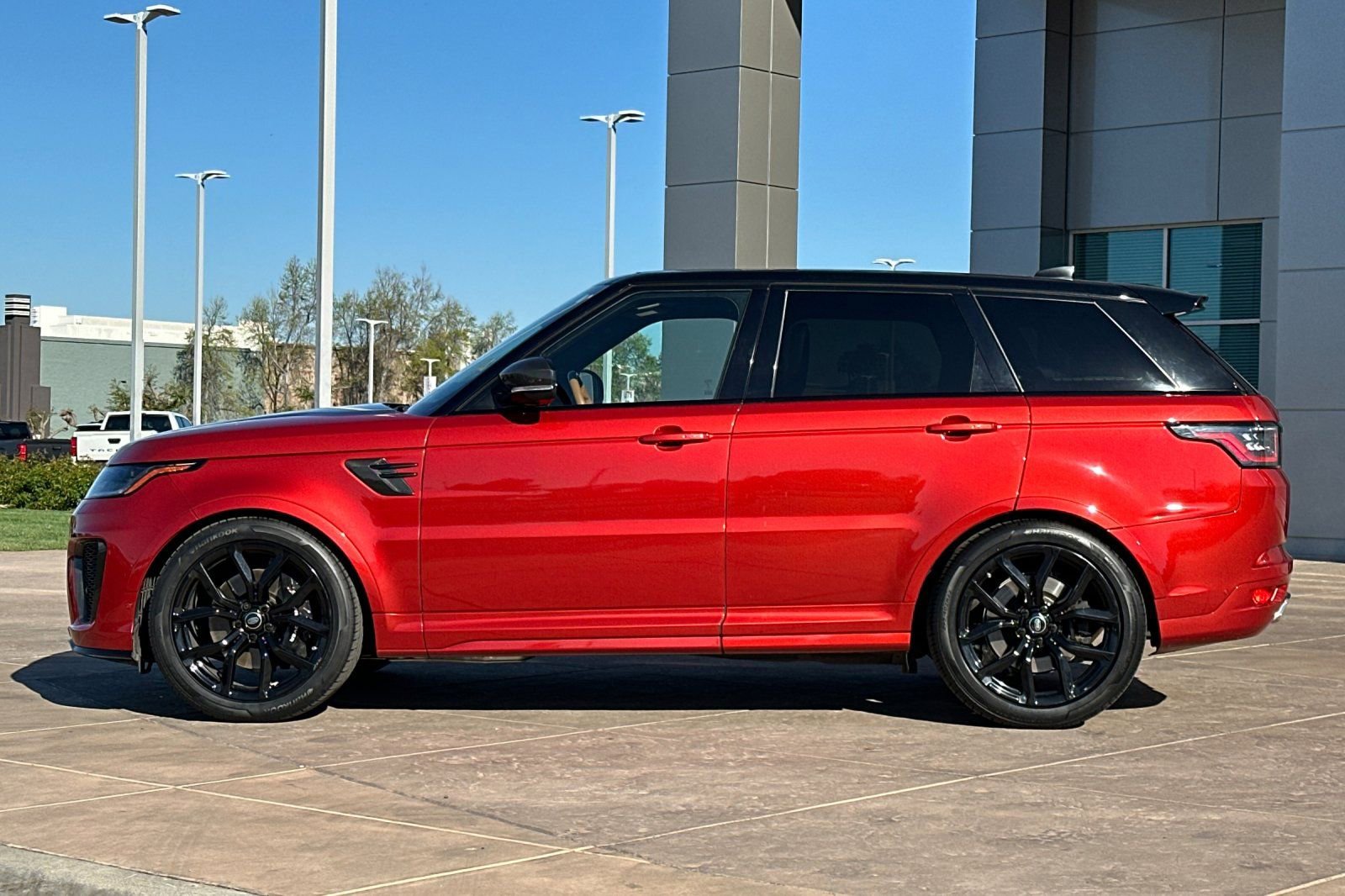Used 2022 Land Rover Range Rover Sport SVR image 7