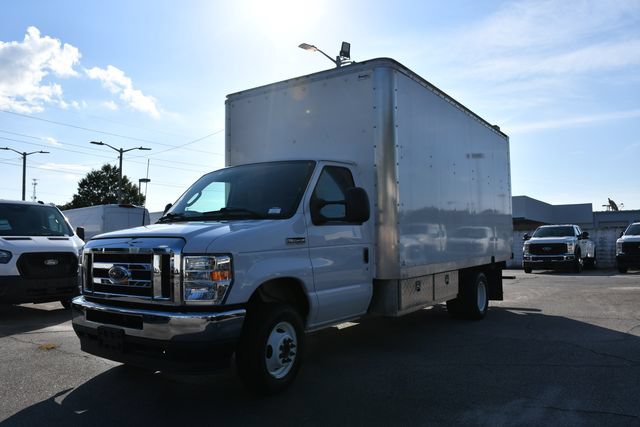 Used 2023 Ford E-450 and Econoline 450 Super Duty w/ Power Windows & Locks Group RWD image 7