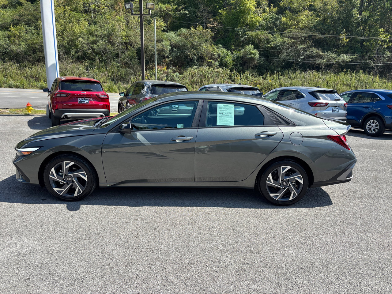 Used 2025 Hyundai Elantra Sport image 2