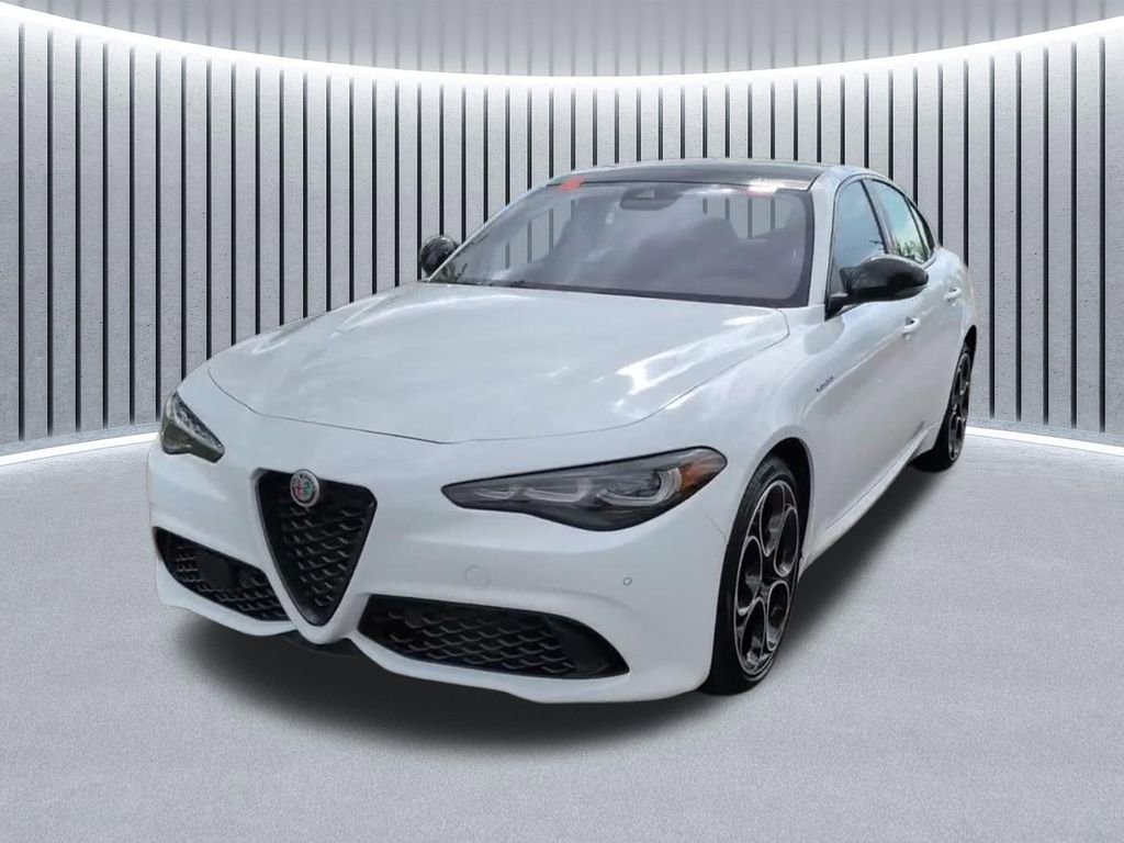 Used 2024 Alfa Romeo Giulia Veloce AWD/4WD image 21