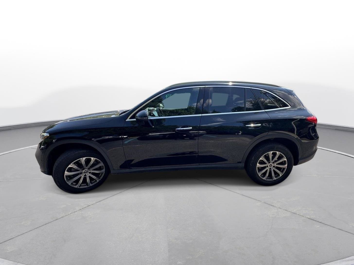 Used 2024 Mercedes-Benz GLC 300 image 9