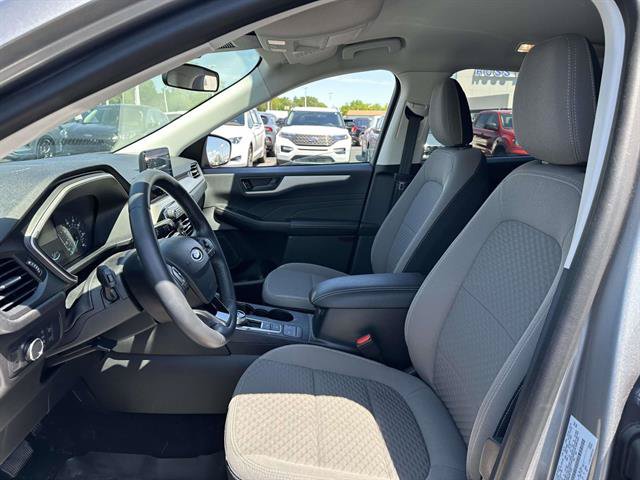 Used 2022 Ford Escape SE w/ Convenience Package FWD image 10