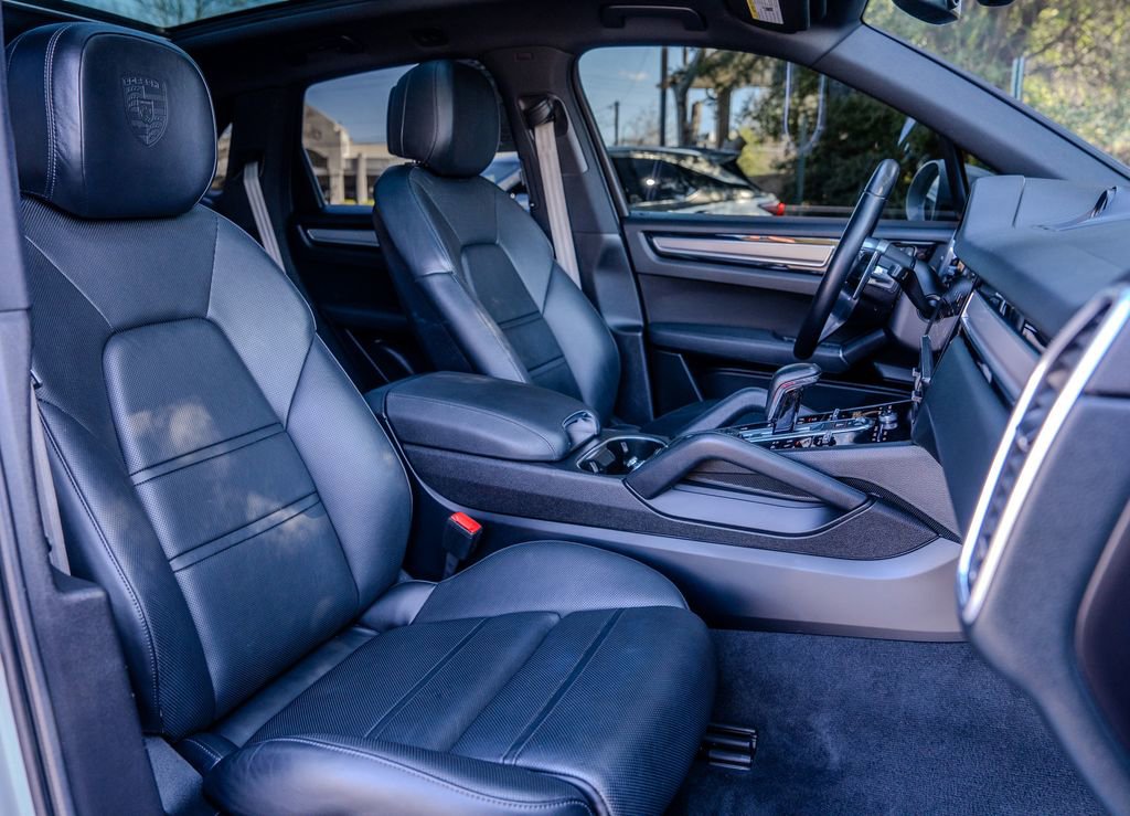 Used 2022 Porsche Cayenne Platinum Edition image 22