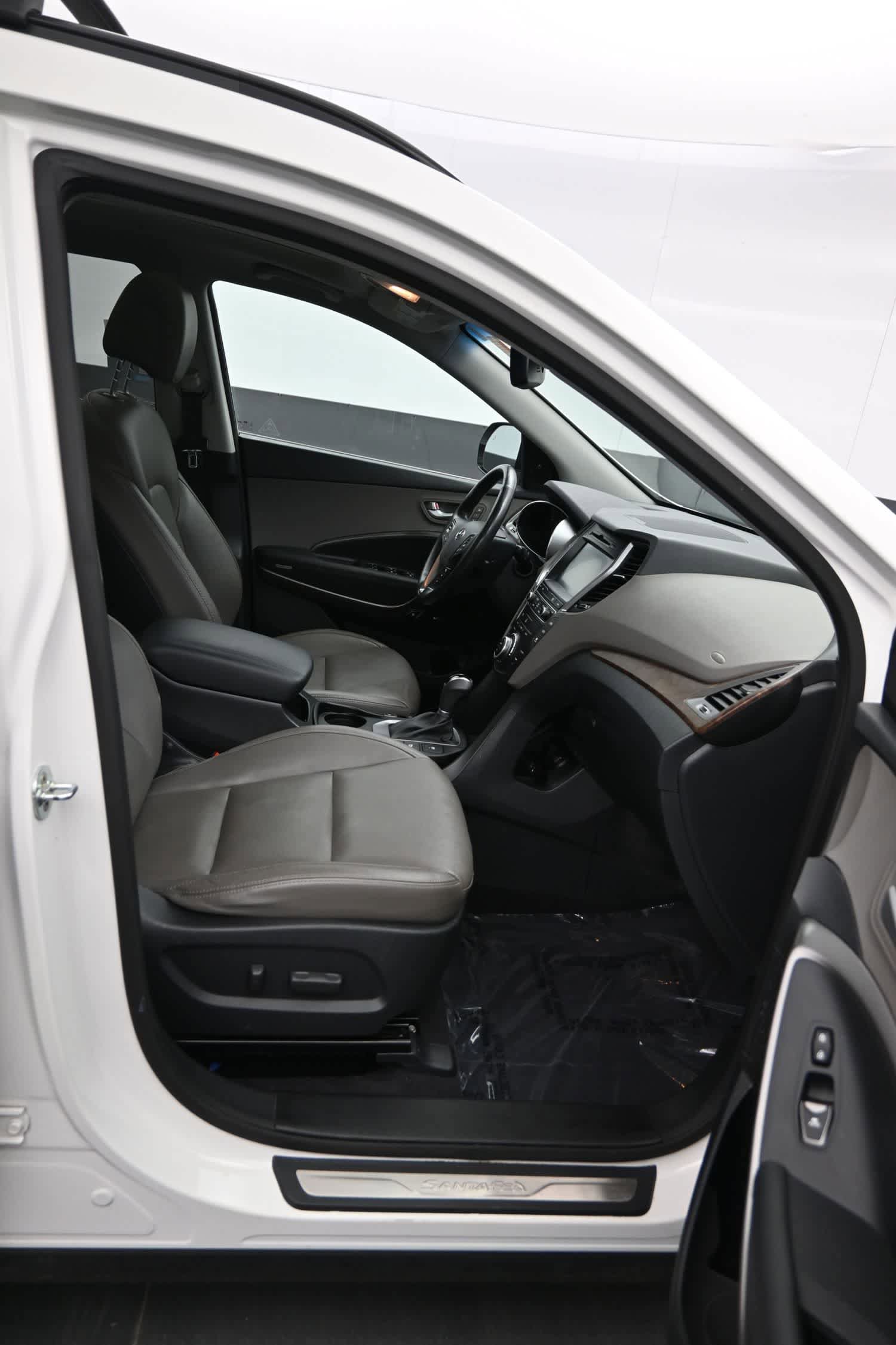 Used 2017 Hyundai Santa Fe Limited AWD/4WD image 11