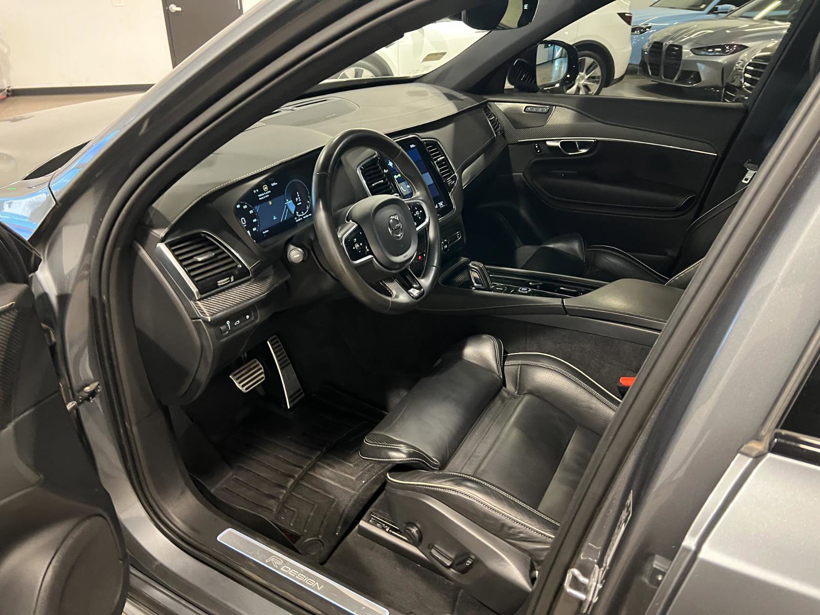 Used 2020 Volvo XC90 T8 R-Design w/ Protection Package Premier image 10