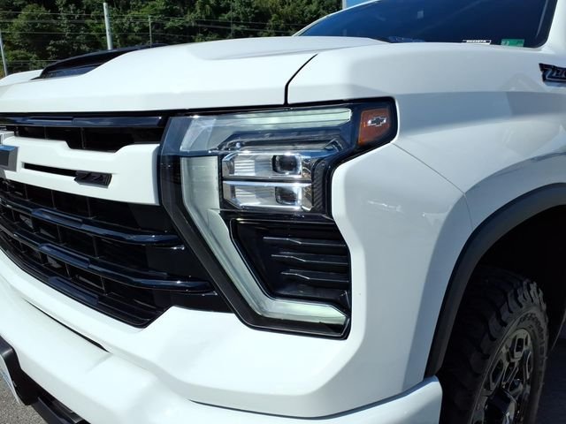 Used 2024 Chevrolet Silverado 2500 LT w/ Z71 Sport Edition AWD/4WD image 3