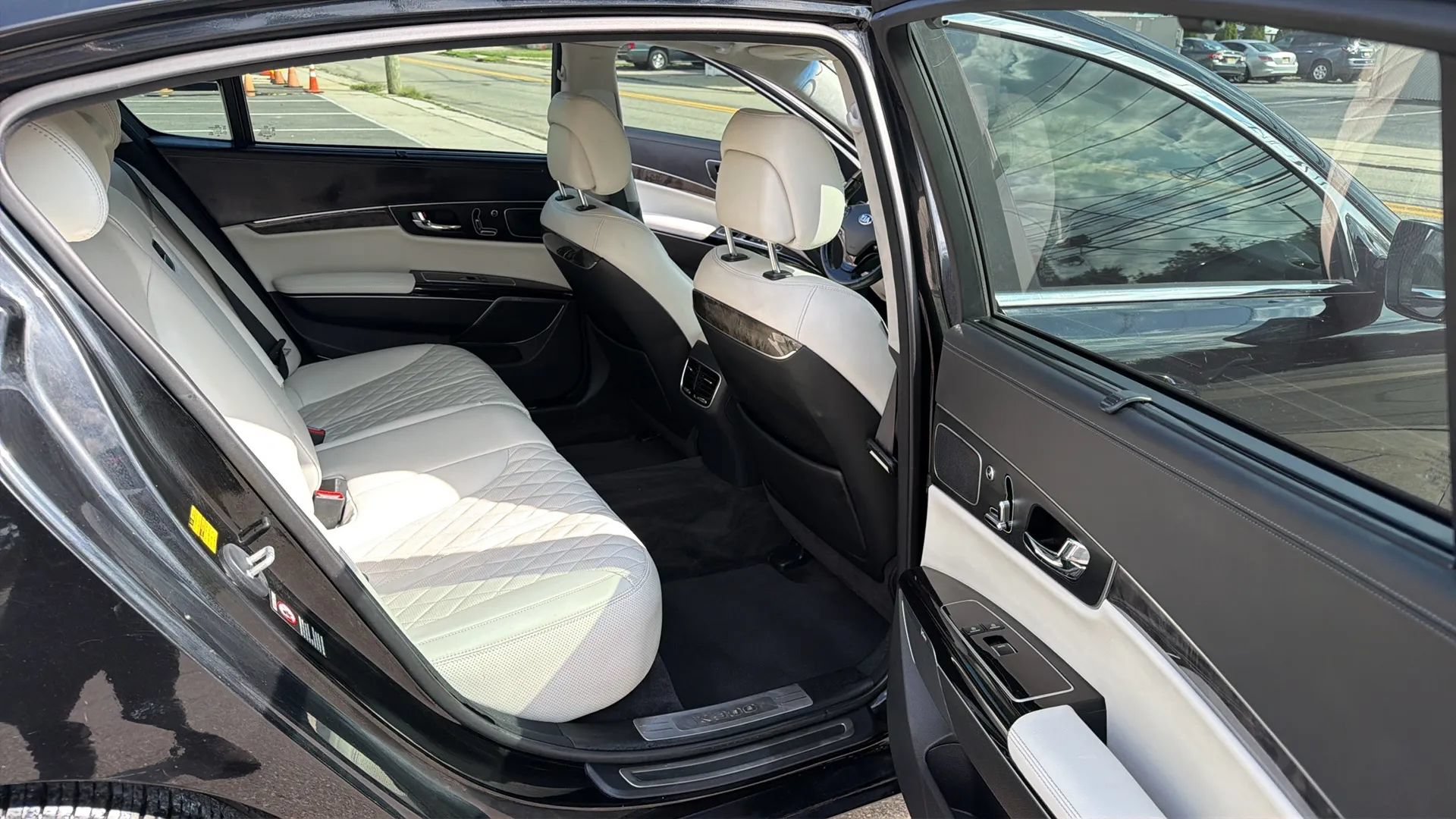 Used 2017 Kia K900 Luxury w/ VIP Plus Package RWD image 26