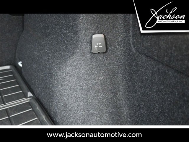 Used 2025 Volvo XC40 B5 Plus w/ Protection Package Premier image 28