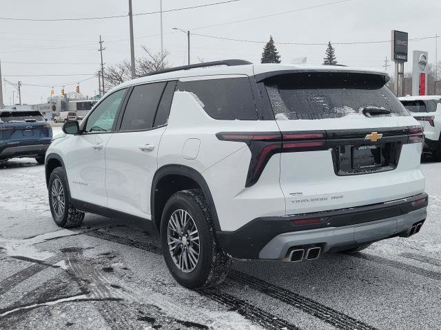 Used 2025 Chevrolet Traverse LT image 3