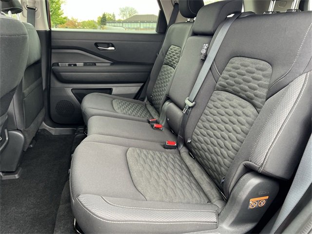 Used 2022 Nissan Pathfinder SV image 22