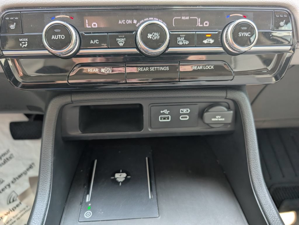 Used 2025 Honda Pilot Touring image 16