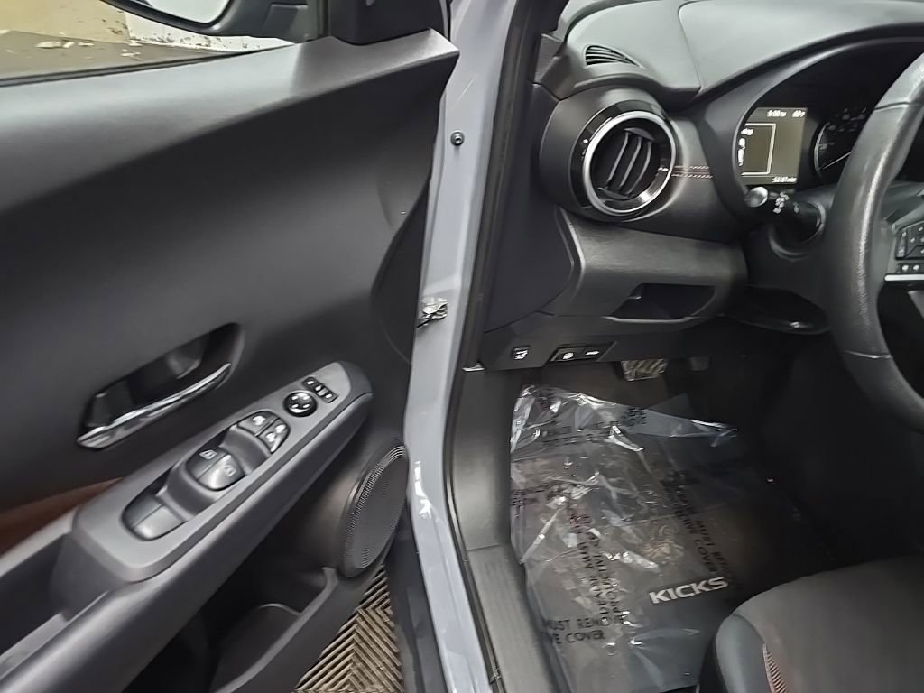Used 2023 Nissan Kicks SR w/ Interior Electronics Package image 28
