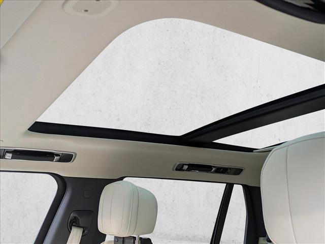 New 2026 Land Rover Range Rover Long Wheelbase SE image 15