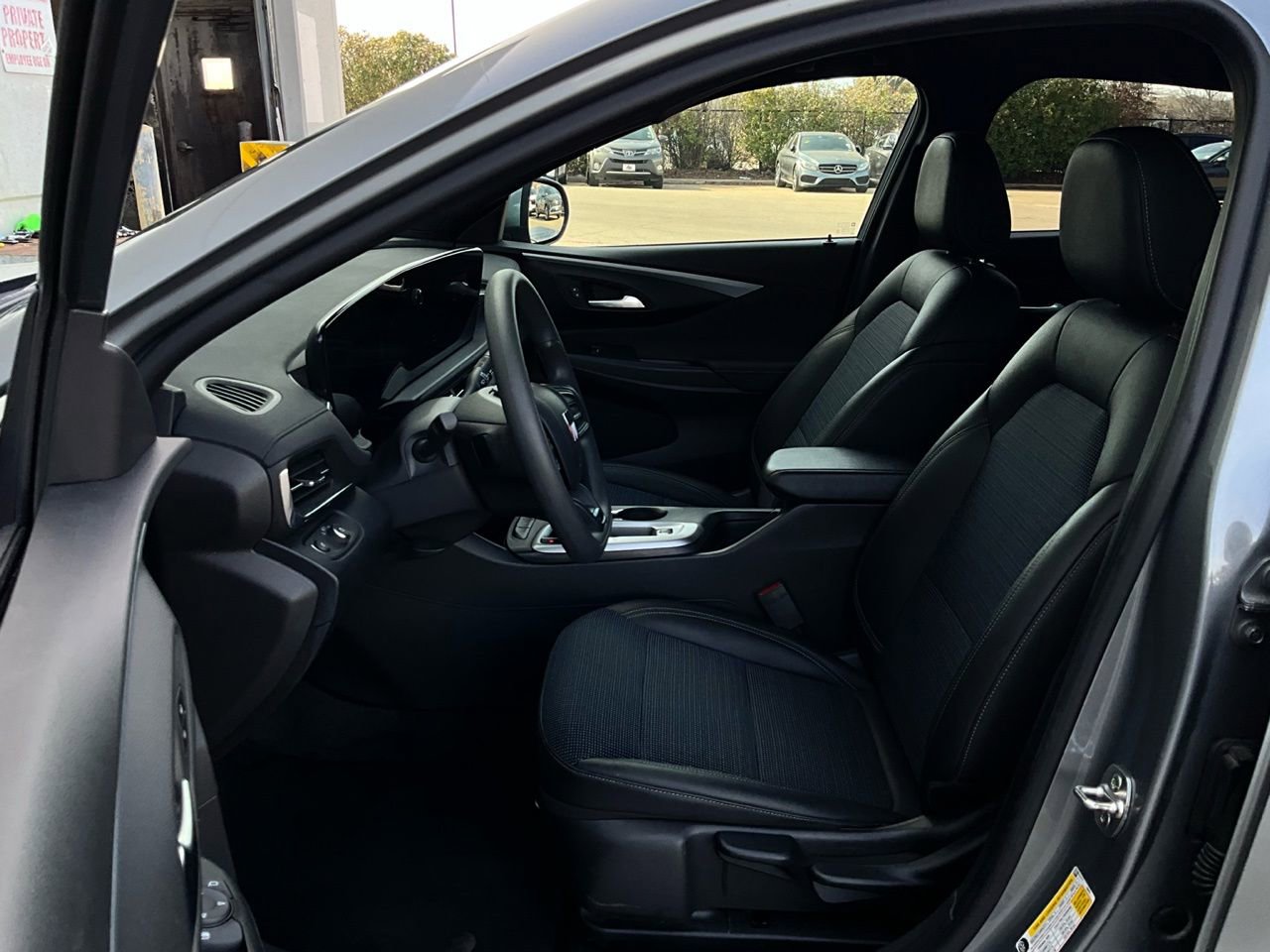 Used 2025 Buick Envista Preferred image 10