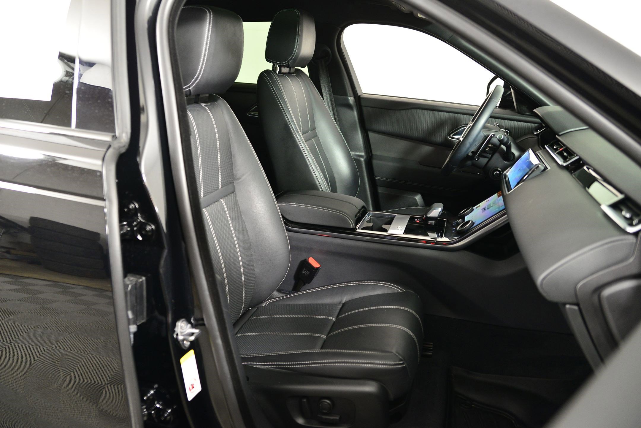 Used 2023 Land Rover Range Rover Velar S image 18