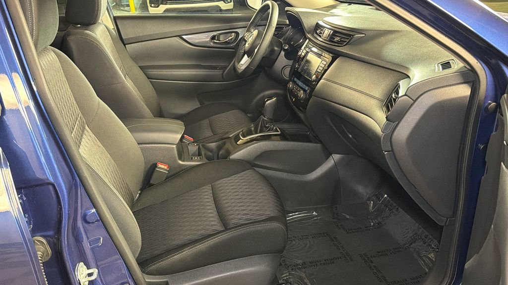 Used 2020 Nissan Rogue SV image 9