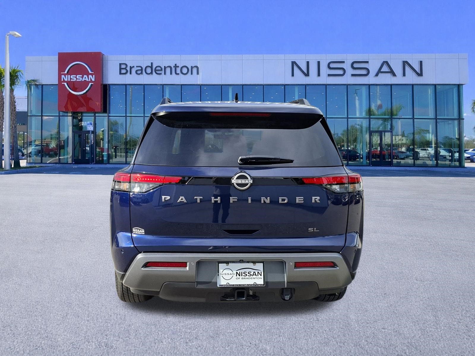 Used 2026 Nissan Pathfinder SL w/ SL Premium Package FWD image 6