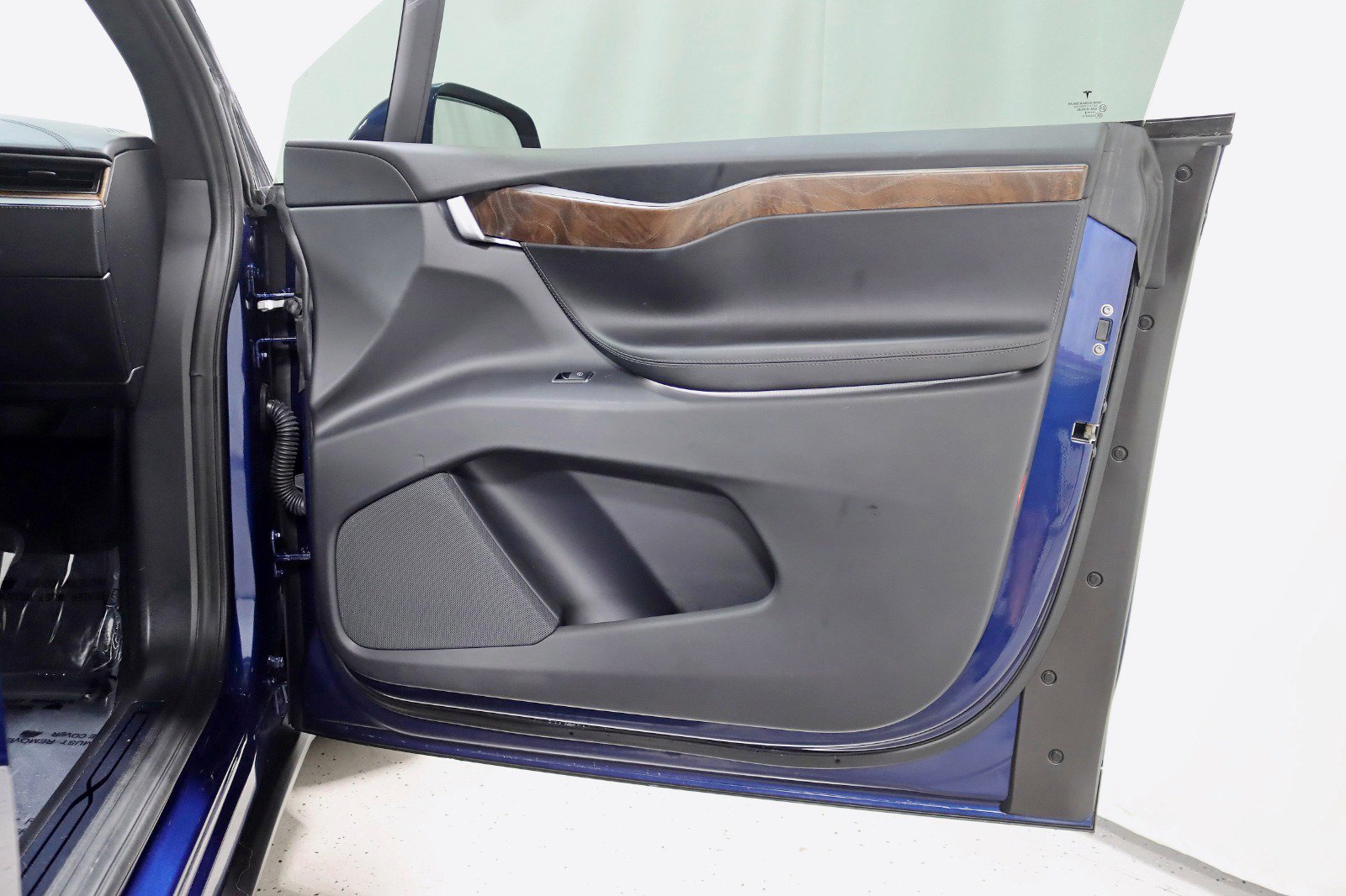 Used 2018 Tesla Model X 75D image 31