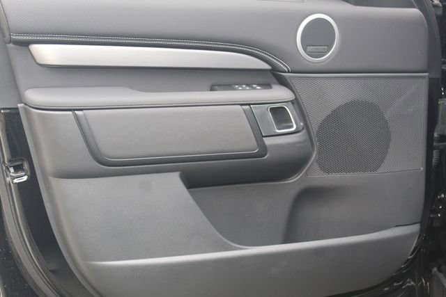 New 2025 Land Rover Discovery Dynamic SE image 21