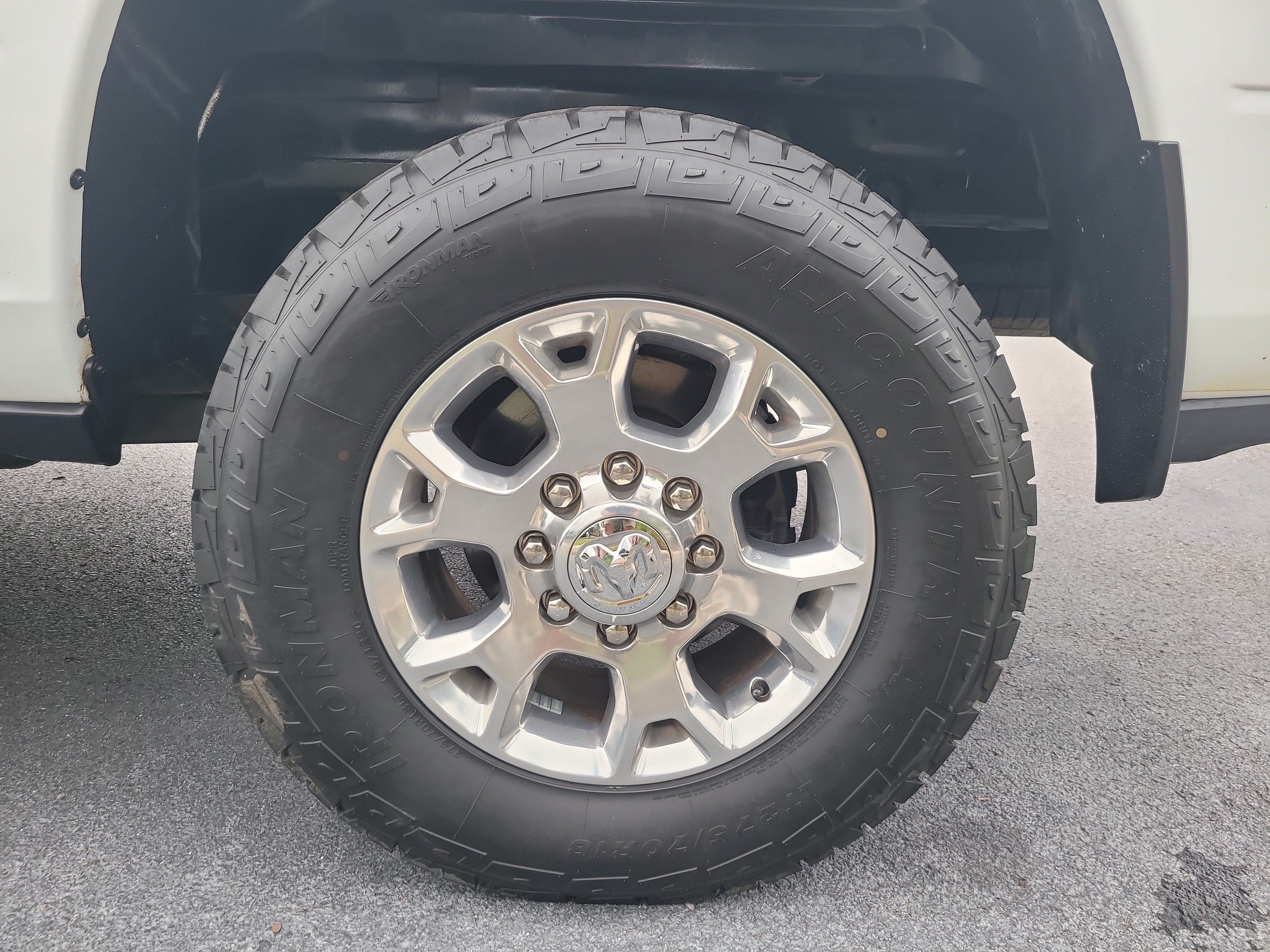 Used 2024 RAM 2500 Laramie AWD/4WD image 9