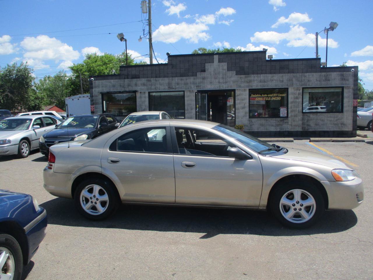 Used 2004 Dodge Stratus SXT w/ Sun & Fun Group FWD image 2