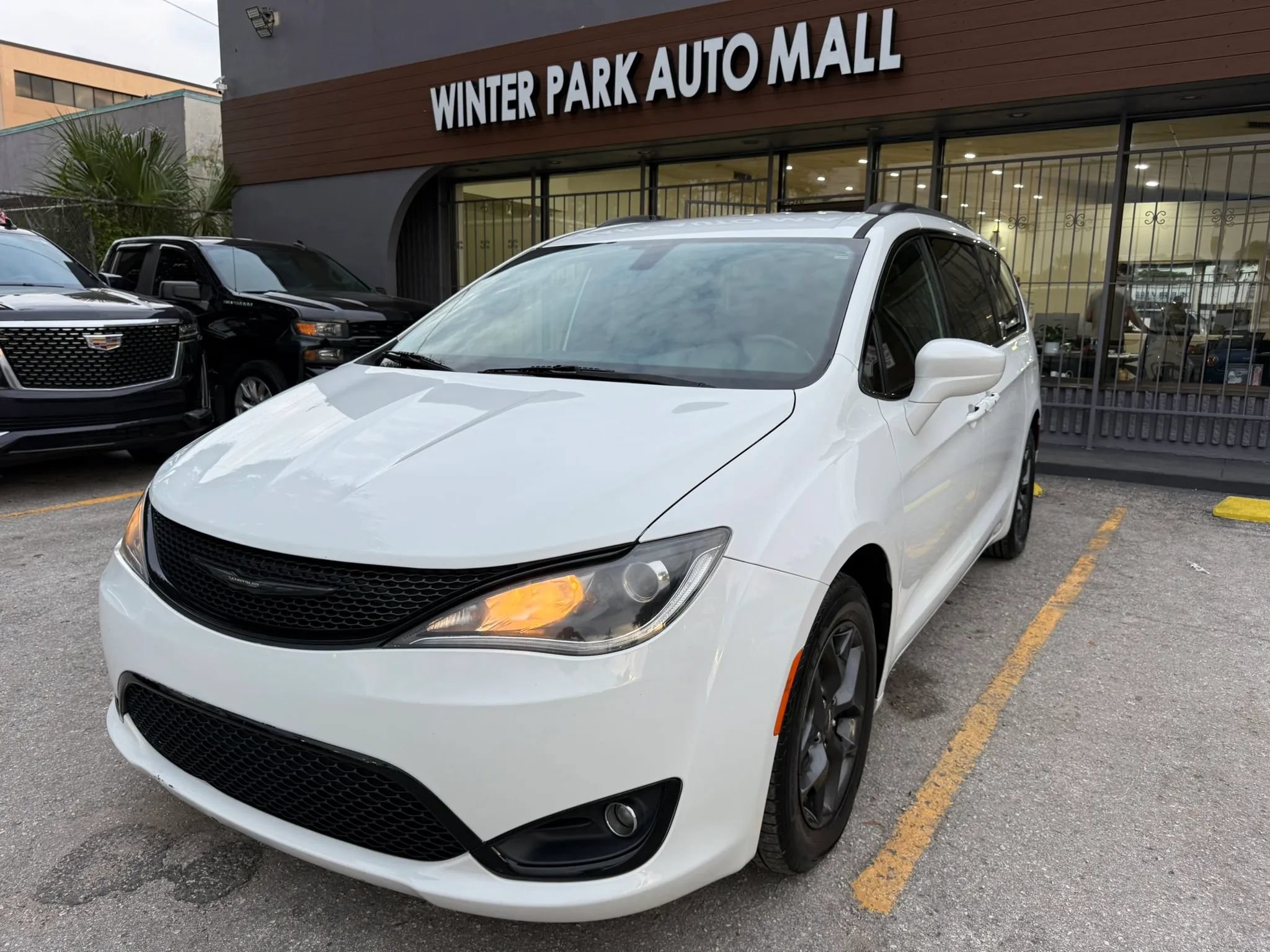 Used 2018 Chrysler Pacifica Touring-L Plus FWD image 1