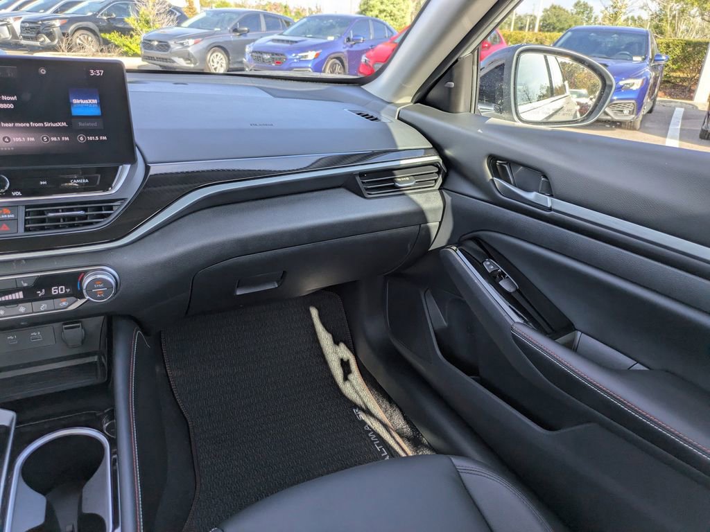 Used 2025 Nissan Altima 2.5 SR w/ SR Premium Package image 16