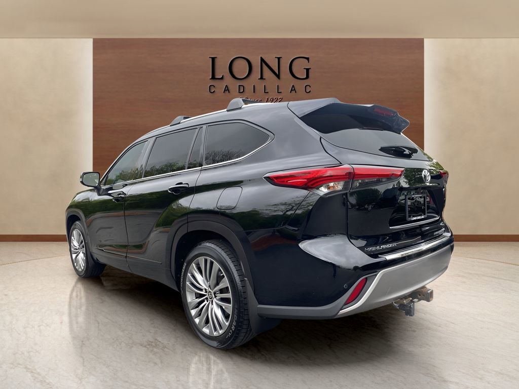 Used 2021 Toyota Highlander Platinum AWD/4WD image 2