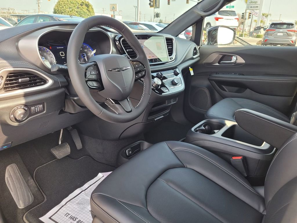 New 2026 Chrysler Pacifica Select w/ S Appearance Package image 10