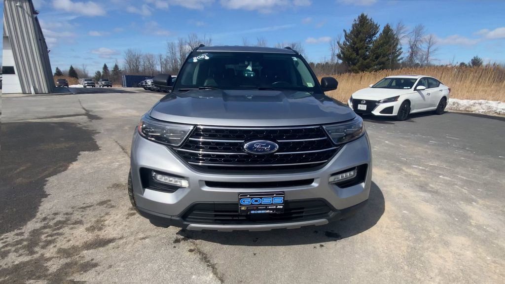 Used 2021 Ford Explorer XLT w/ Equipment Group 202A image 3