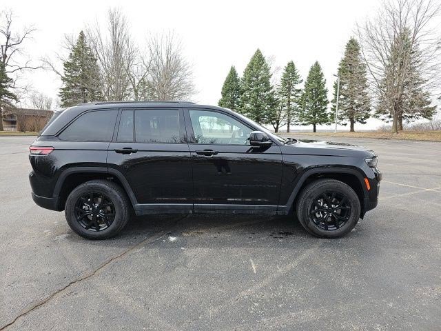 Used 2025 Jeep Grand Cherokee Altitude AWD/4WD image 7