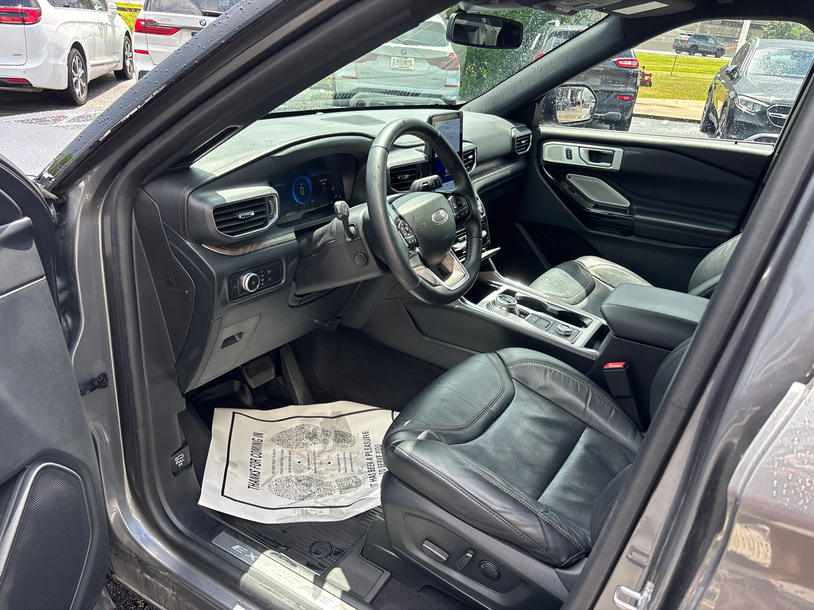 Used 2022 Ford Explorer Platinum w/ Equipment Group 601A AWD/4WD image 24
