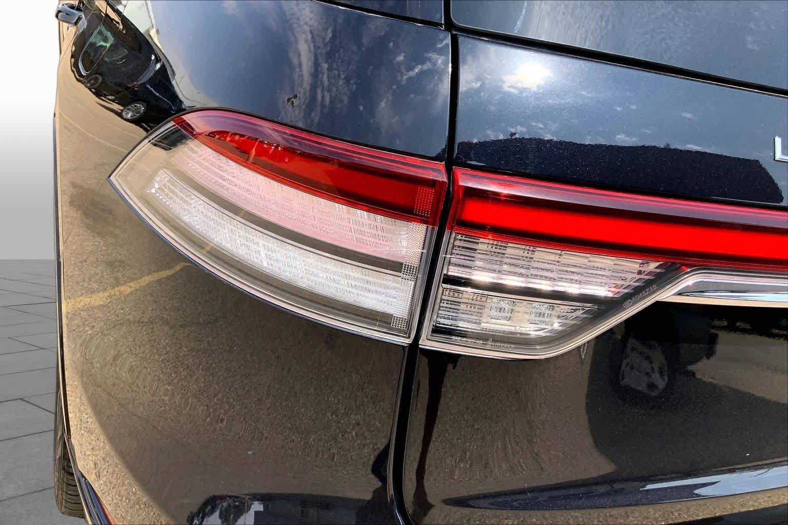 Used 2021 Lincoln Aviator Reserve w/ Equipment Group 210A AWD/4WD image 32