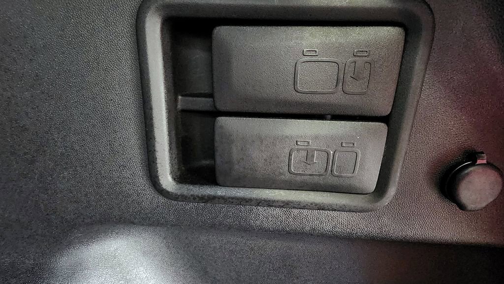 Used 2024 Chevrolet Equinox LT FWD image 8