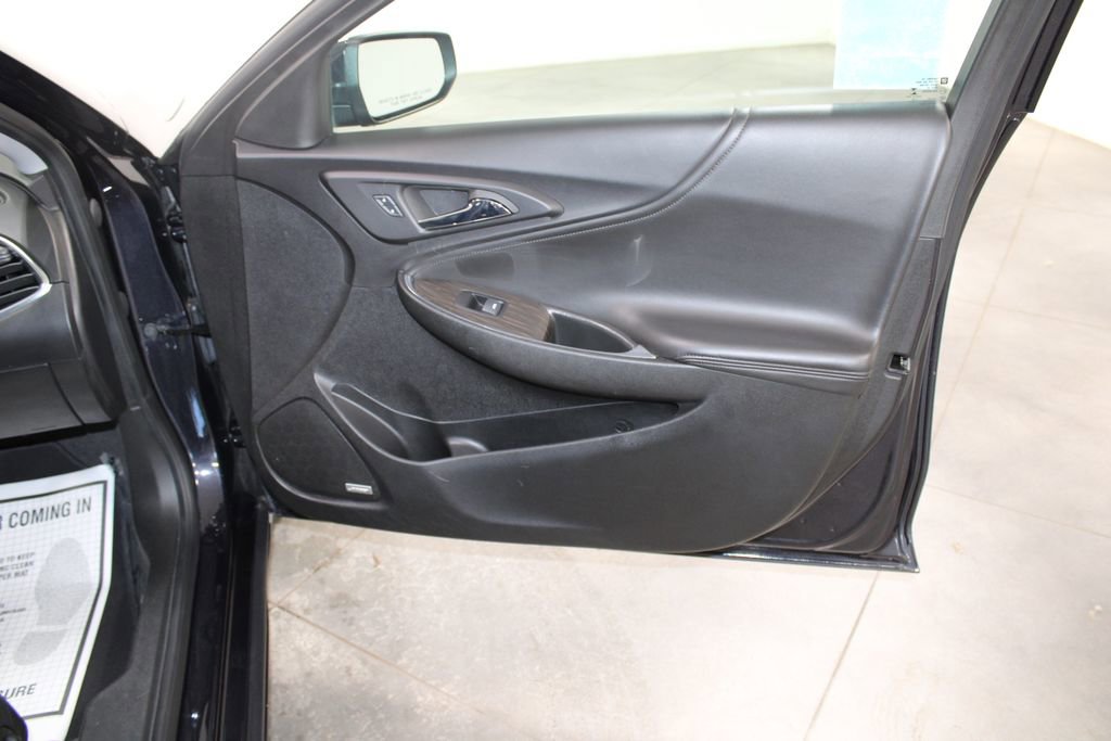 Used 2023 Chevrolet Malibu LT image 32