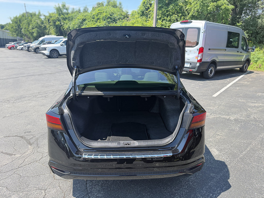 Used 2023 Nissan Altima 2.5 SV AWD/4WD image 6
