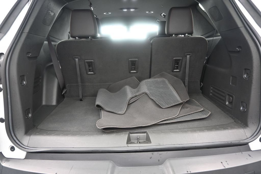 Used 2024 Chevrolet Traverse RS FWD image 19