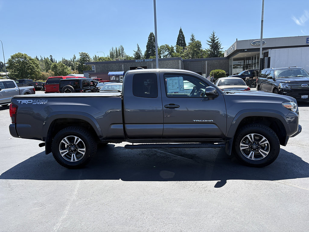 Used 2019 Toyota Tacoma TRD Sport AWD/4WD image 5