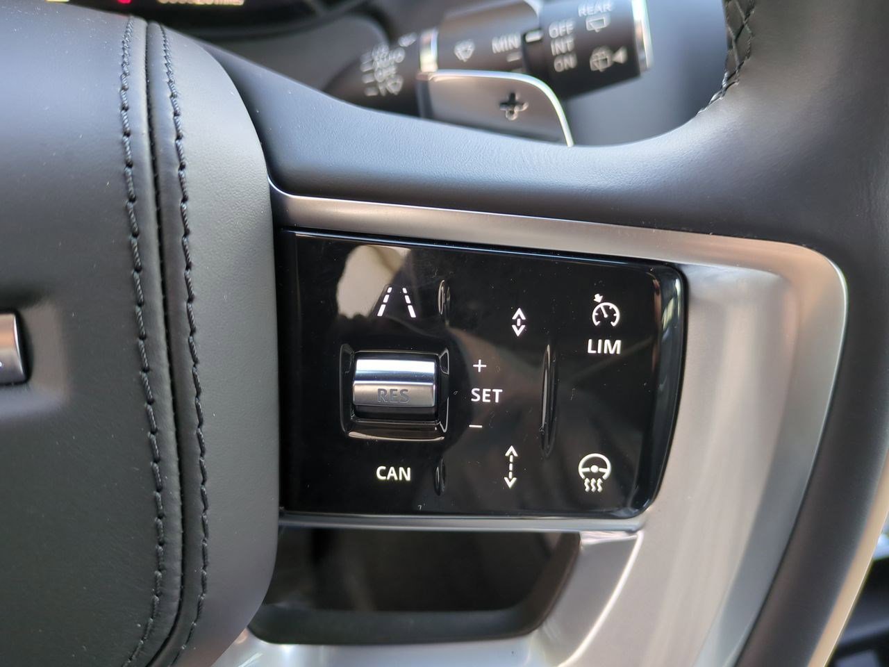 New 2025 Land Rover Range Rover SV image 12