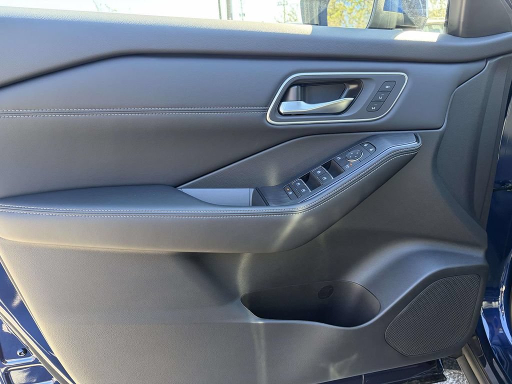 New 2026 Nissan Rogue Platinum w/ Platinum Premium Package AWD/4WD image 12