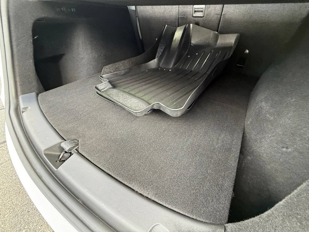 Used 2022 Tesla Model Y Long Range AWD/4WD image 31