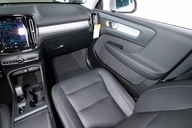 Certified 2025 Volvo XC40 B5 Core w/ Protection Package Premier image 7
