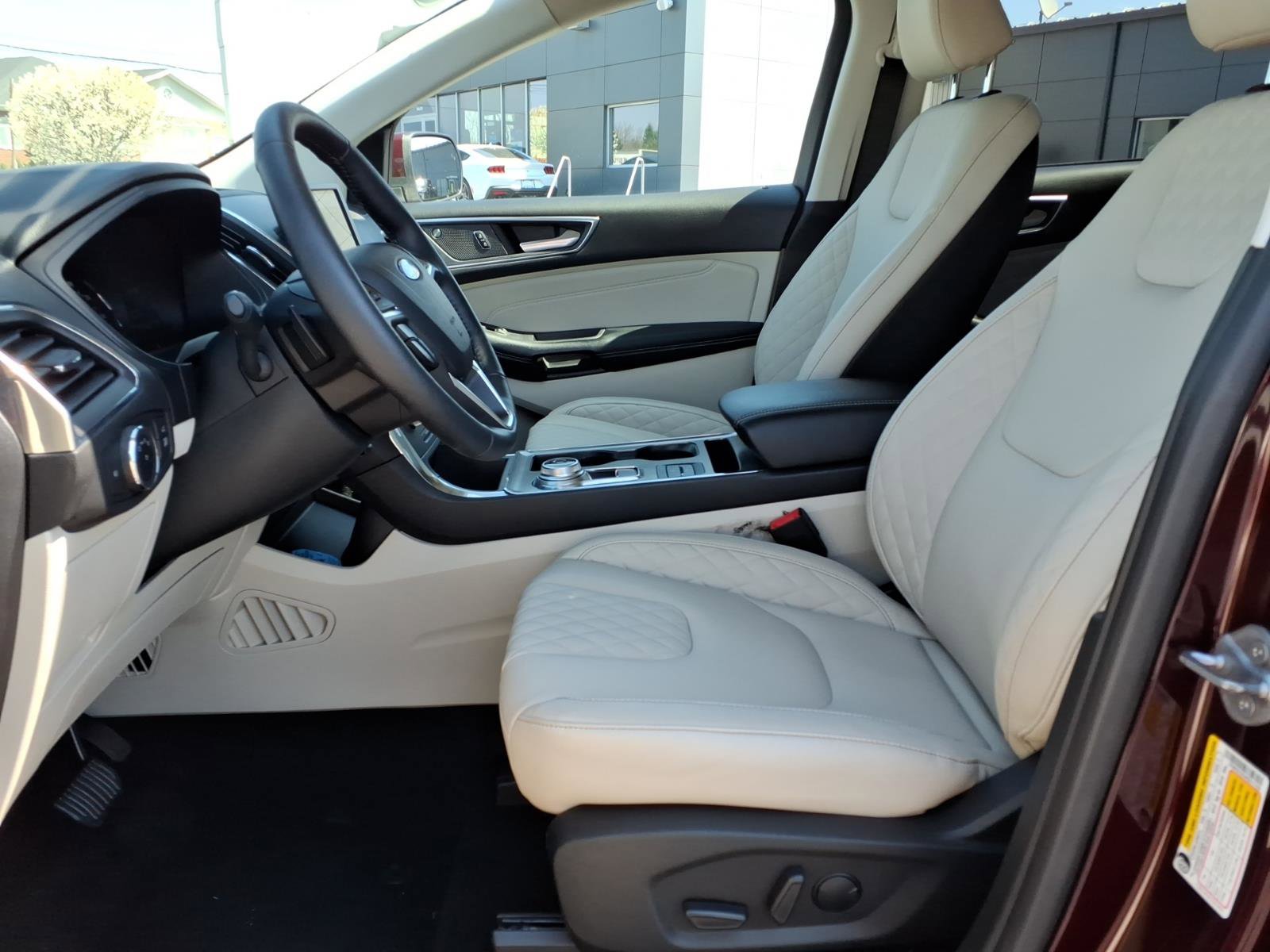 Used 2023 Ford Edge Titanium w/ Class II Trailer Tow Package AWD/4WD image 17