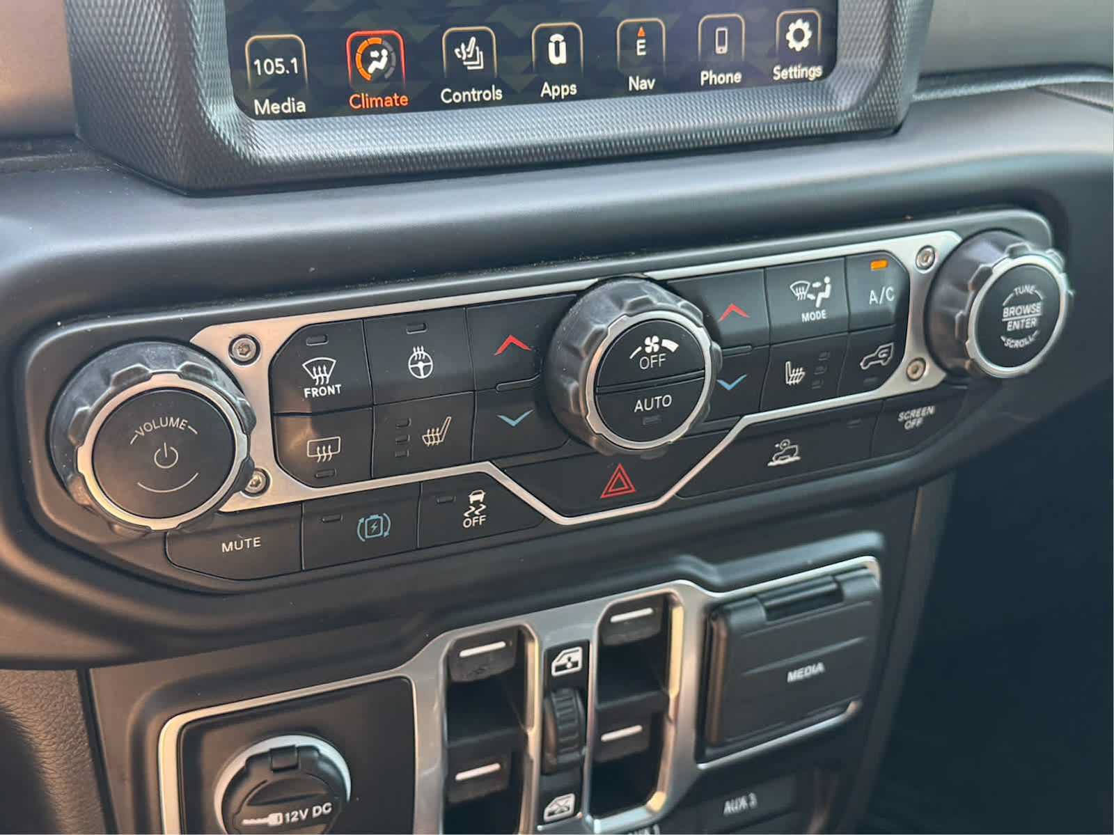 Used 2023 Jeep Wrangler Unlimited w/ Cold Weather Group AWD/4WD image 29