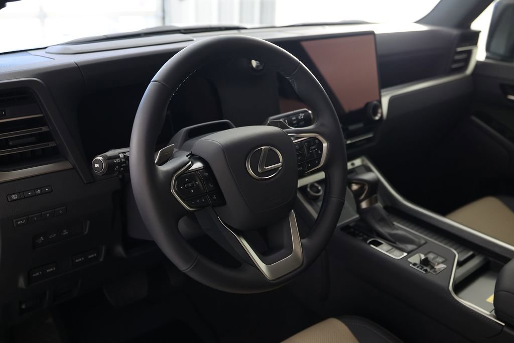 Used 2026 Lexus GX 550 w/ Accessory Package (CT) AWD/4WD image 19