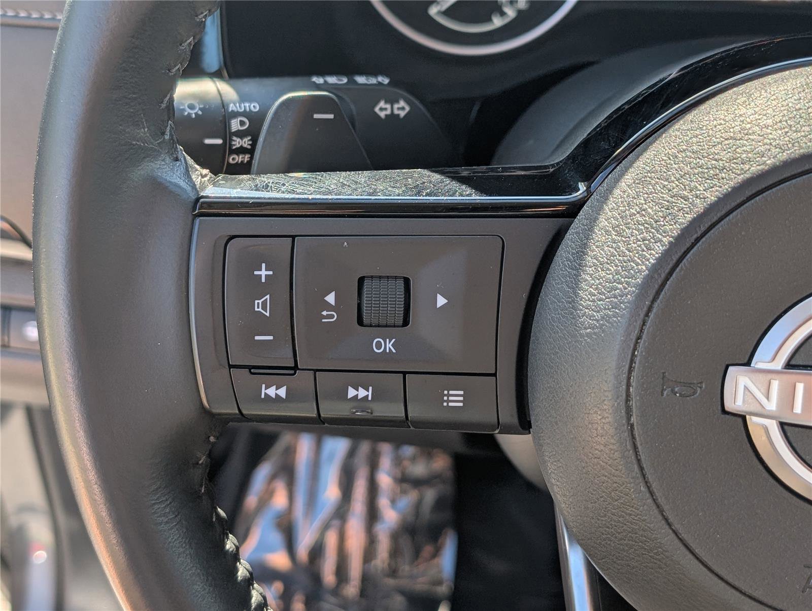 Used 2023 Nissan Pathfinder SV image 23