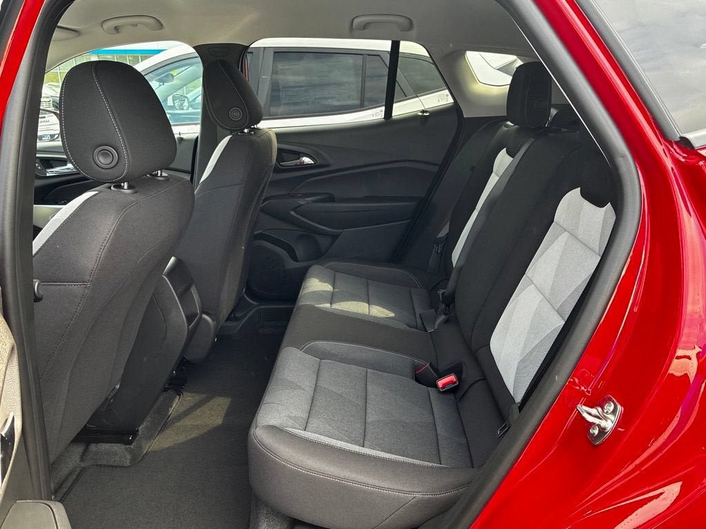 New 2026 Chevrolet Trax LS w/ LS Convenience Package FWD image 16
